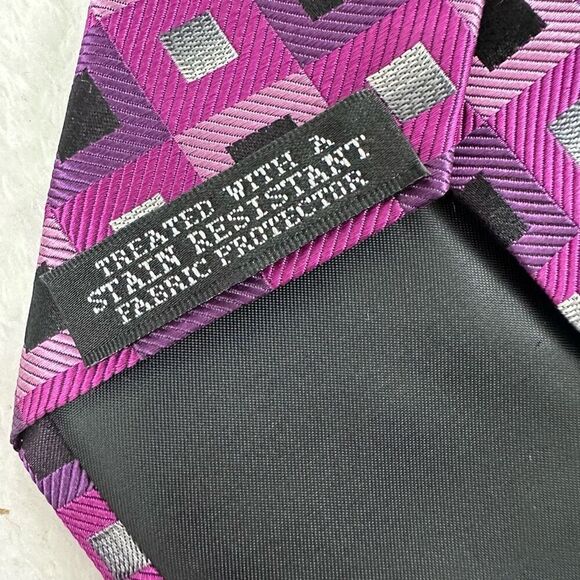 Crazy Horse Men's Stain Resistant Neck Tie Purple Geometric Grid 100% Silk New - Picture 5 of 6